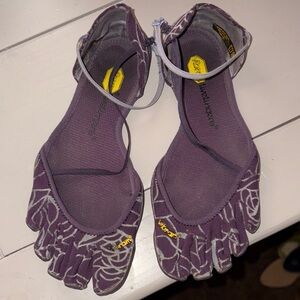 Rare purple vibram five fingers